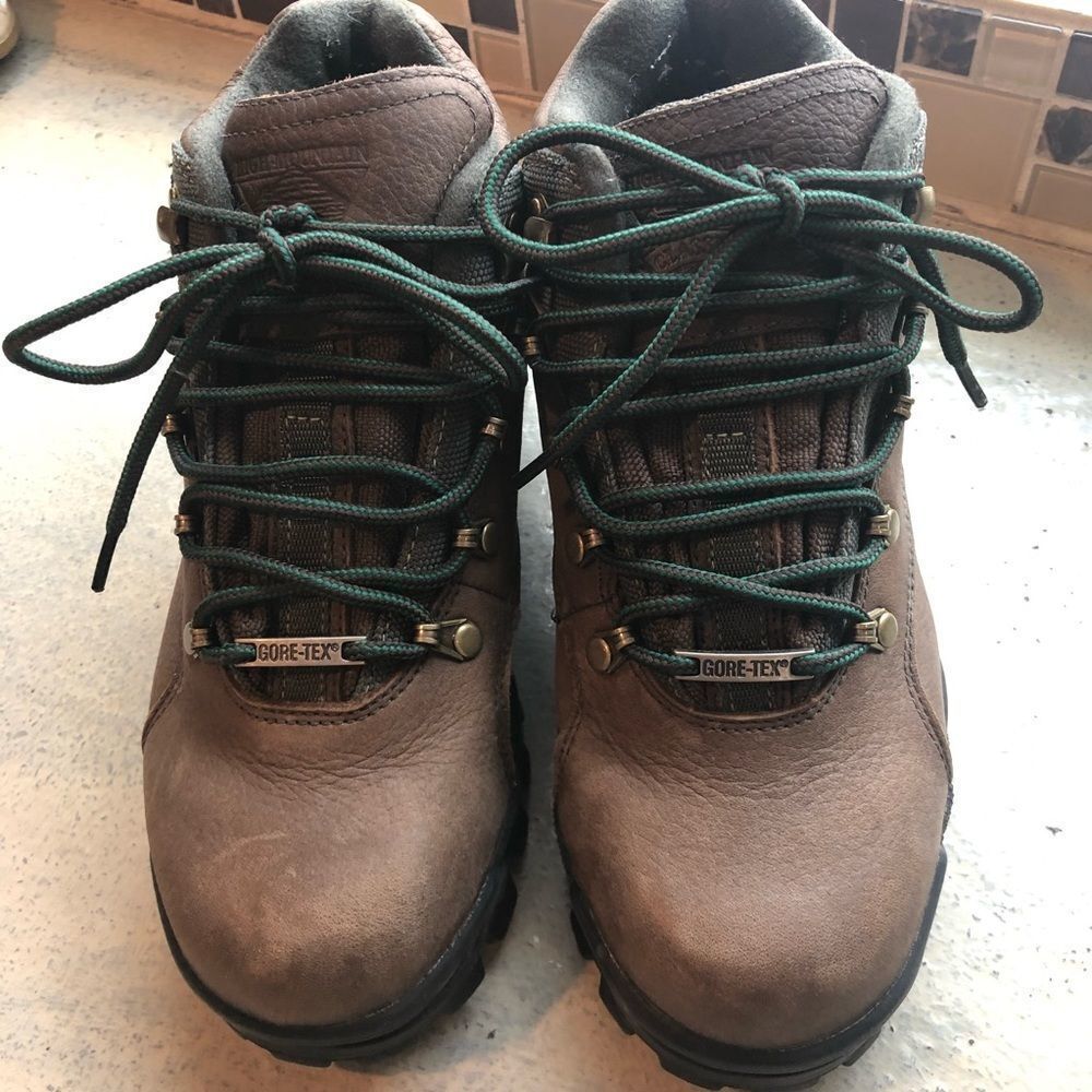 Gore-Tex Mountain Hicking Shoes Size 8